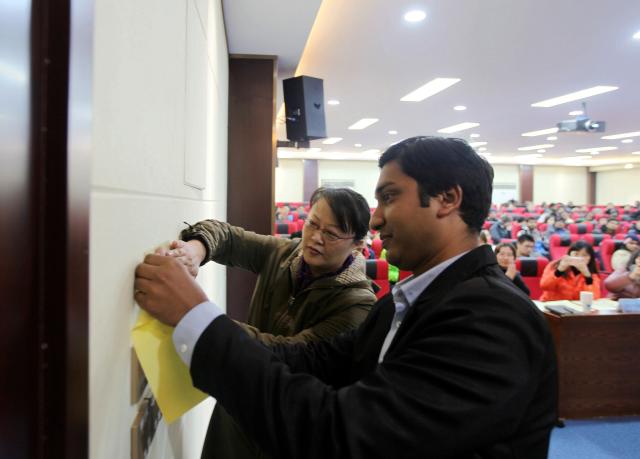 留学生教师和学生代表启动“绿色校园行”